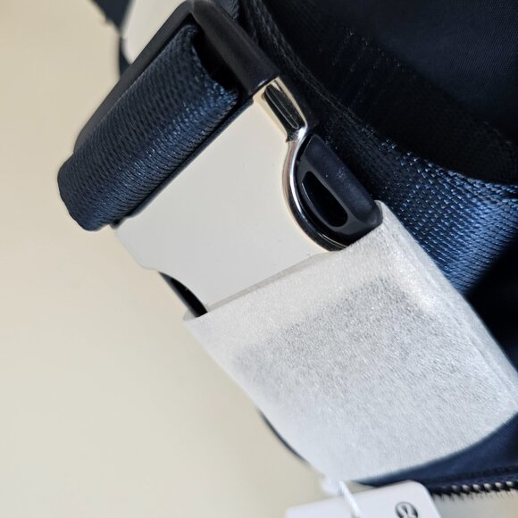 NWT LULULEMON Everywhere Belt Bag Metal Hardware 1L TRNV/SLVR Blue Silver - Picture 11 of 13
